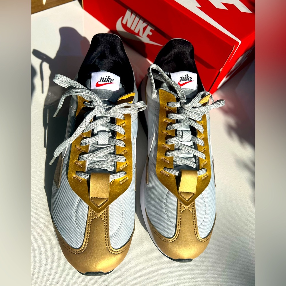 LAST ONE NEW NIKE AIR 2023 (SELL-OUT)🎁Metallic Gold White Platinum Silver Laces - Picture 4 of 15